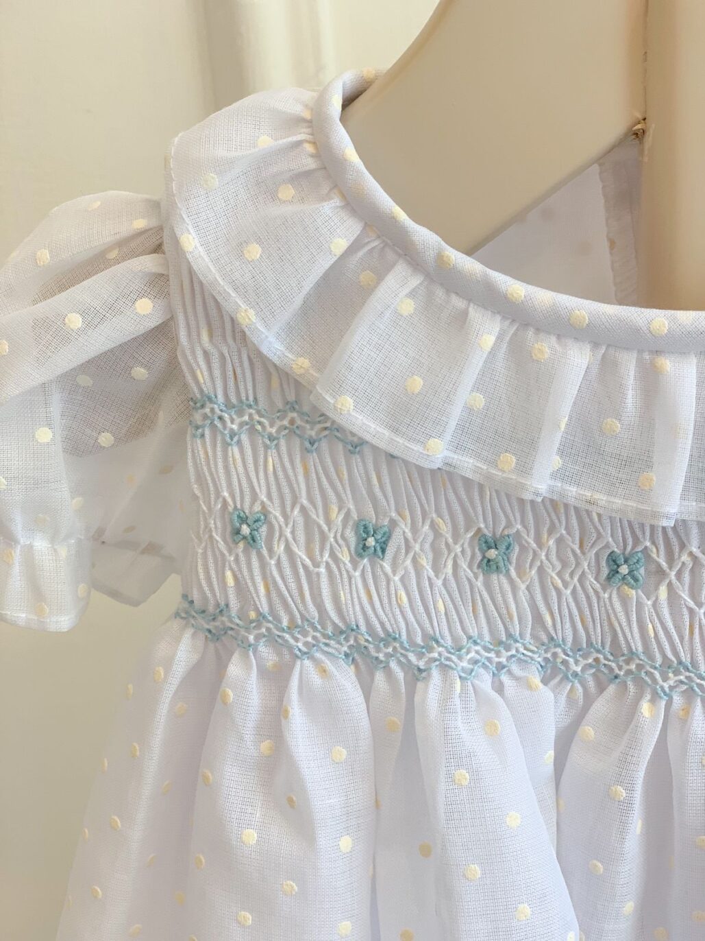 Vestido luxury blanco con lunares,  bautizo o celebración - Image 2